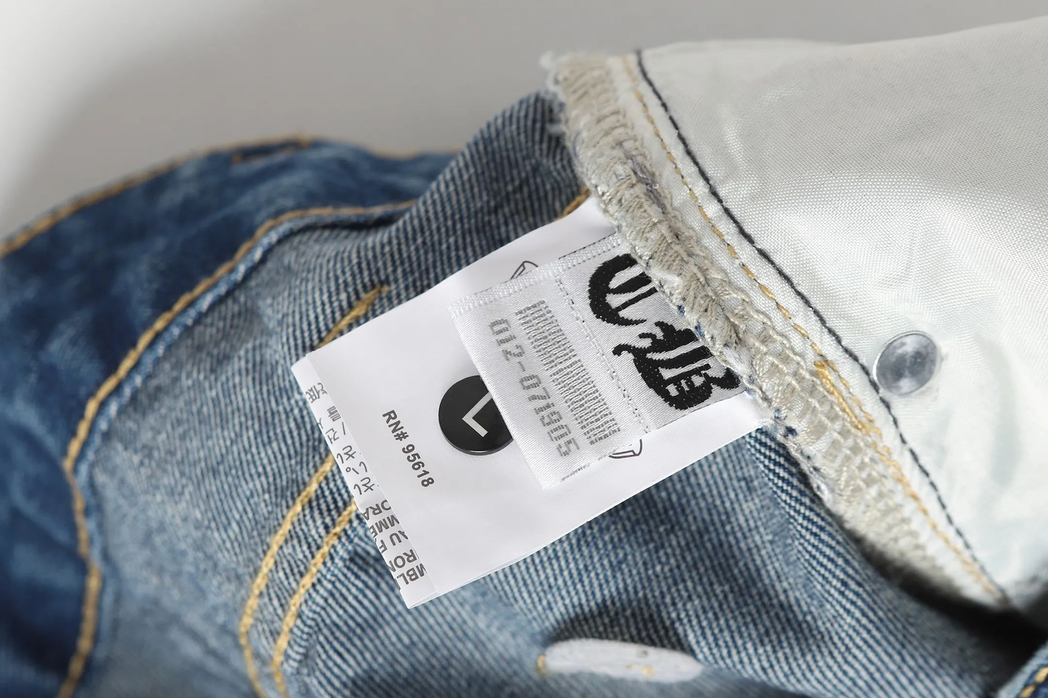 P270 Cross-border model, please do not place an order if you are pursuing quality - Chrome Hearts/Chrome Hearts Cross ✝️Pink embroidered washed jeans, trousers and casual pants - High weight, high density and high quality. The wool is soft, delicate and skin-friendly. It feels soft and silky. It has excellent warmth and skin-friendly properties. - Custom-woven and dyed, no color difference. No matter the fabric or workmanship details, it beats the ordinary version on the market. - Hardware zipper accessories are all customized, full of details - Color: washed blue -Size: 28 30 32 34 36
